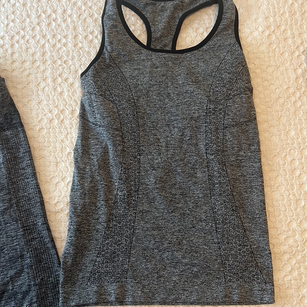 Workout tops - Picture 3 of 4